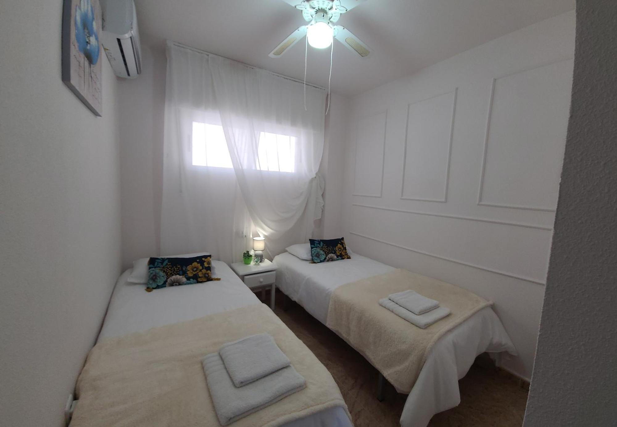 Green Lagoon Penthouse Торевиеха Екстериор снимка